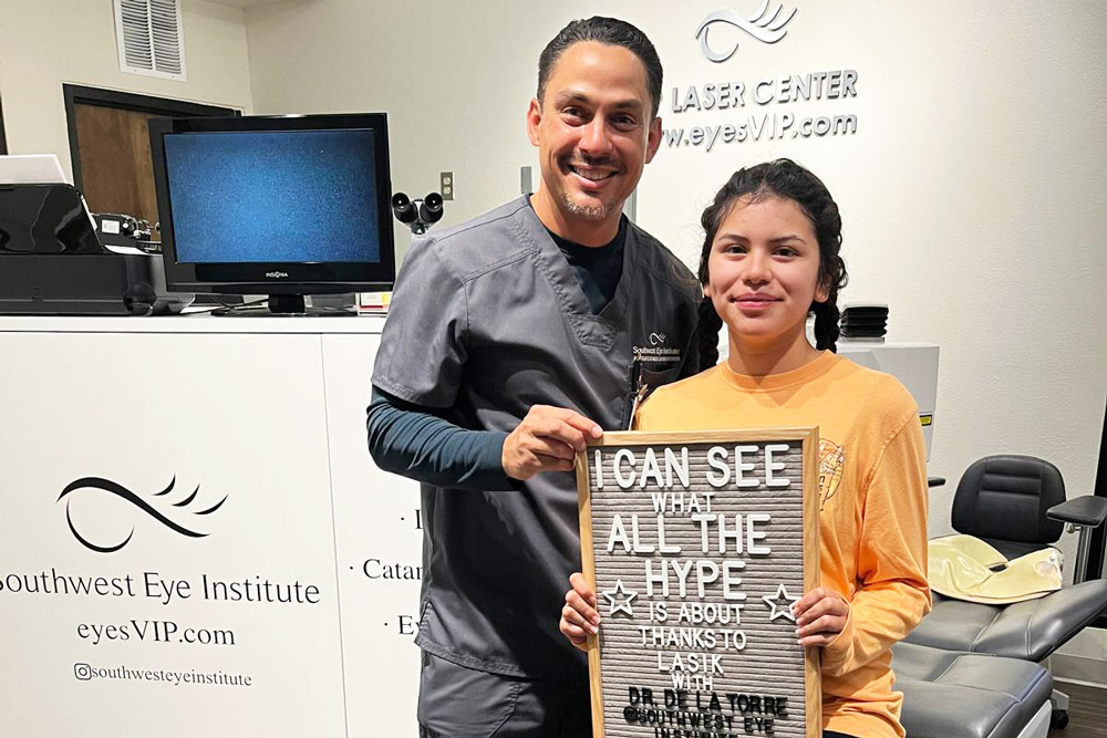 Patient post modern LASIK eye surgery with Dr. De la Torre.