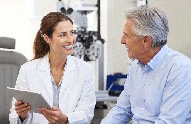 Southwest Eye Institute eye doctor with patient to determine the best glaucoma treatment for her patient.